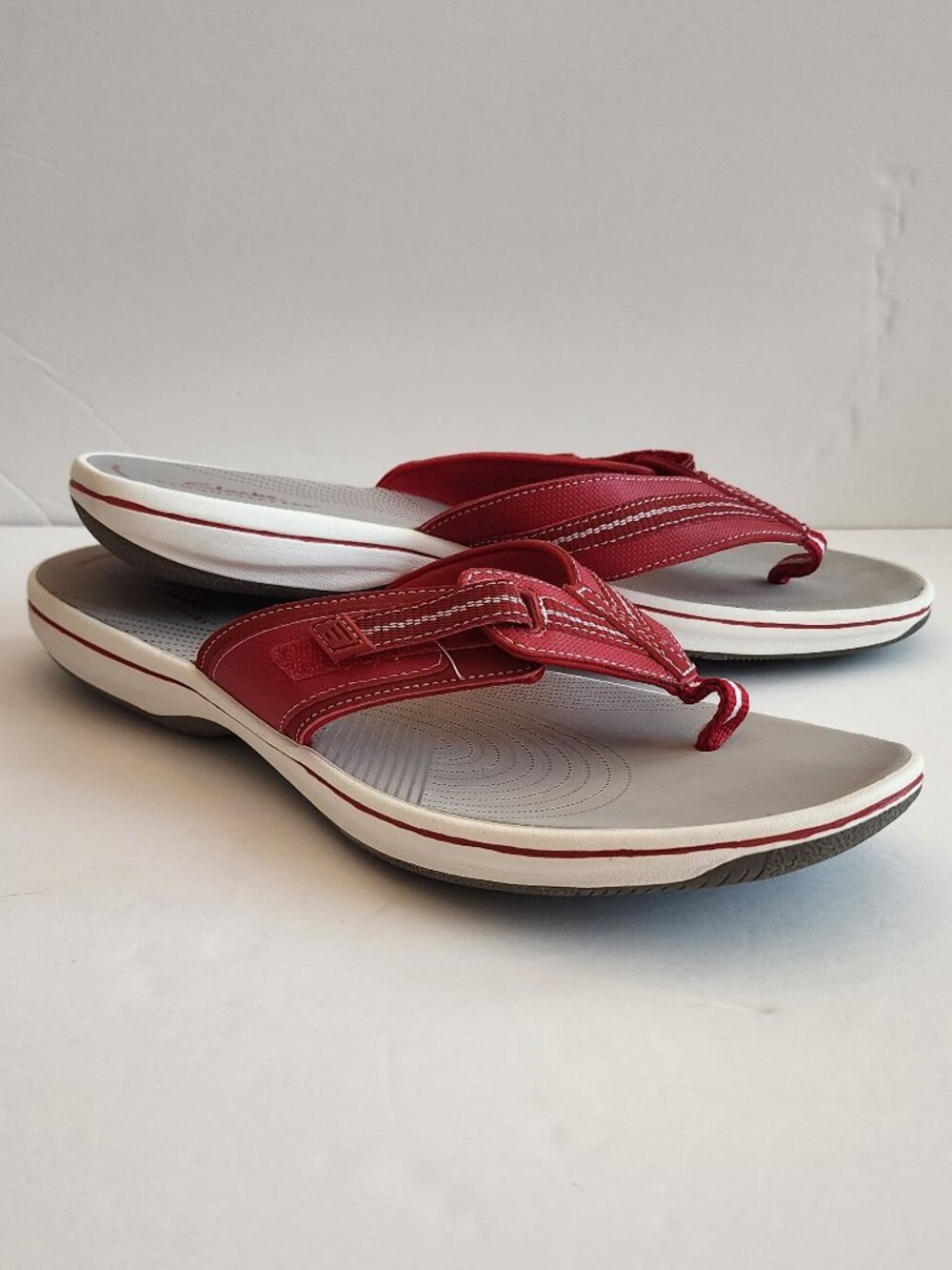 Clarks Cloudsteppers Sandals/Flip Flops Red and White Size 12M
